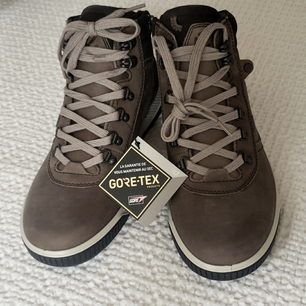Mens boots ECCO with goretex Valentines Day Price Drop